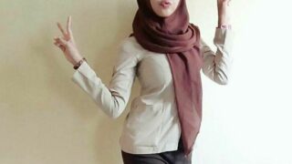 10 Video SMP Viral Indo 2025 Jilbab Kenyot Yang Masih Sempit Dan Jadi Pusat Perhatian Wiwik Indonesia Top Global In The World Guys Anjay Gokil Keep Calm